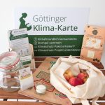 Inhalt Klimaschutz-Paket: Biobaumwoll-Beutel, Bienenwachstuch, Drahtbügelglas, Bio-Kompostbeutel, Blumensaatmischung und ein Öko-Teelicht