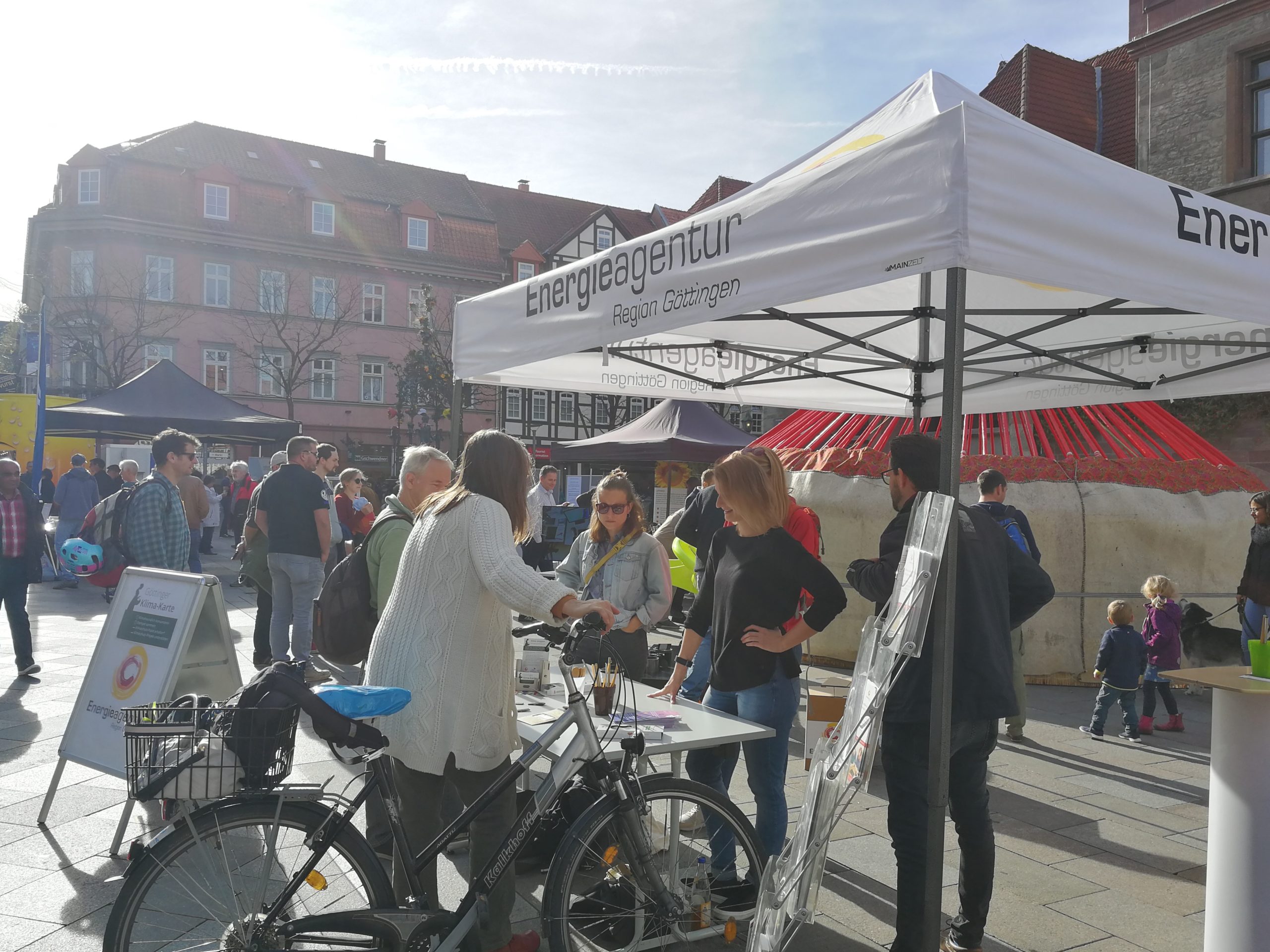 Stand der Energieagentur auf dem Klimaschutzmarkt