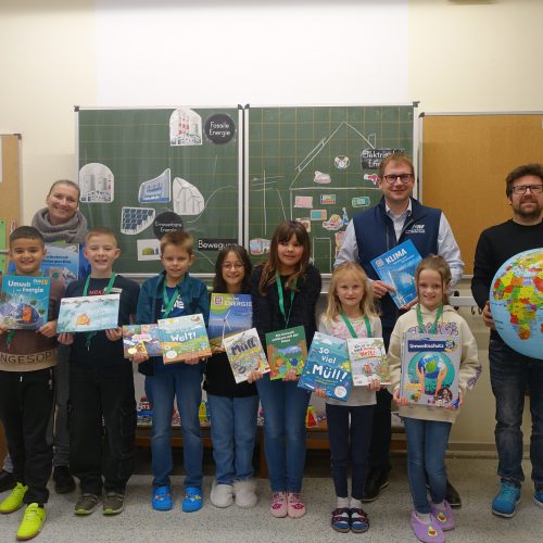 Übergabe der Bücherkiste in Hermannshagen